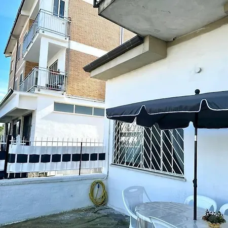 Casa Via Appia Scauri - Luminosa, Grande A 250 M Dal Mare E Dalla Stazione Ferroviaria Holiday home