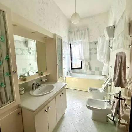 Casa Via Appia Scauri - Luminosa, Grande A 250 M Dal Mare E Dalla Stazione Ferroviaria