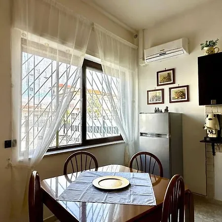 Casa Via Appia Scauri - Luminosa, Grande A 250 M Dal Mare E Dalla Stazione Ferroviaria Holiday home