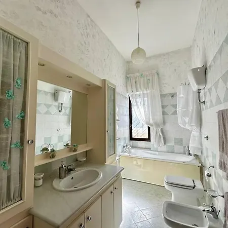 Casa Via Appia Scauri - Luminosa, Grande A 250 M Dal Mare E Dalla Stazione Ferroviaria *