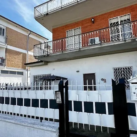 Casa Via Appia Scauri - Luminosa, Grande A 250 M Dal Mare E Dalla Stazione Ferroviaria *