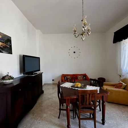 Casa Via Appia Scauri - Luminosa, Grande A 250 M Dal Mare E Dalla Stazione Ferroviaria Holiday home *