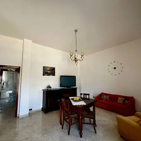 Casa Via Appia Scauri - Luminosa, Grande A 250 M Dal Mare E Dalla Stazione Ferroviaria * Scauri (Lazio)
