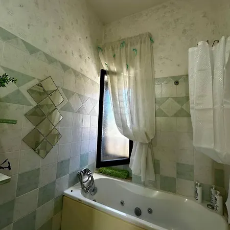 Casa Via Appia Scauri - Luminosa, Grande A 250 M Dal Mare E Dalla Stazione Ferroviaria Casa vacanze Scauri (Lazio)