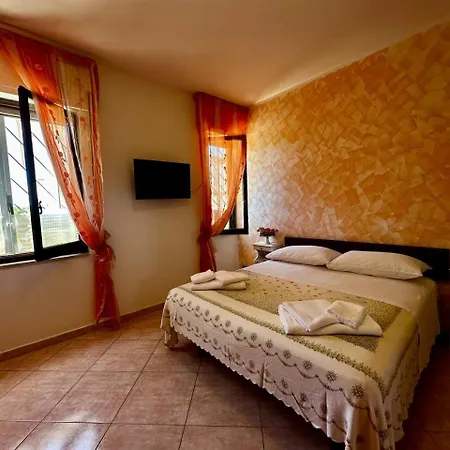 Casa Via Appia Scauri - Luminosa, Grande A 250 M Dal Mare E Dalla Stazione Ferroviaria Casa vacanze
