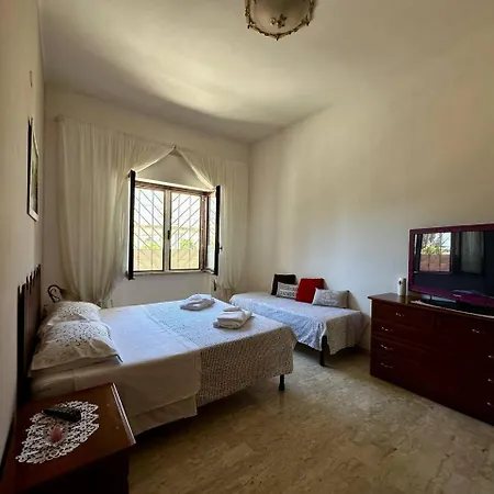 Holiday home Casa Via Appia Scauri - Luminosa, Grande A 250 M Dal Mare E Dalla Stazione Ferroviaria