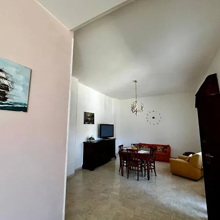 Casa Via Appia Scauri - Luminosa, Grande A 250 M Dal Mare E Dalla Stazione Ferroviaria Holiday home *