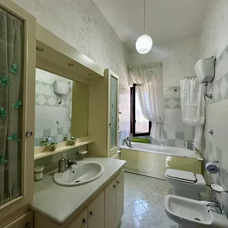 Holiday home Casa Via Appia Scauri - Luminosa, Grande A 250 M Dal Mare E Dalla Stazione Ferroviaria *