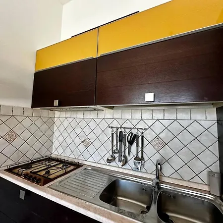 Casa Via Appia Scauri - Luminosa, Grande A 250 M Dal Mare E Dalla Stazione Ferroviaria *