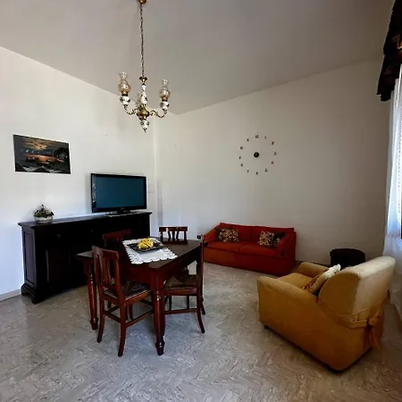 Casa Via Appia Scauri - Luminosa, Grande A 250 M Dal Mare E Dalla Stazione Ferroviaria * Scauri (Lazio)