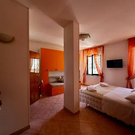 Casa Via Appia Scauri - Luminosa, Grande A 250 M Dal Mare E Dalla Stazione Ferroviaria Holiday home *