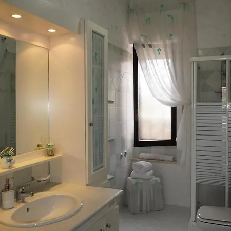 بيت للعطل Casa Via Appia - Luminosa, Grande A 250 M Dal Mare E Dalla Stazione Ferroviaria *