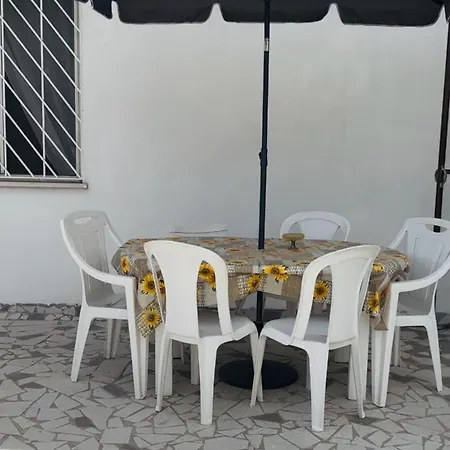 Casa Via Appia - Luminosa, Grande A 250 M Dal Mare E Dalla Stazione Ferroviaria بيت للعطل سكوري